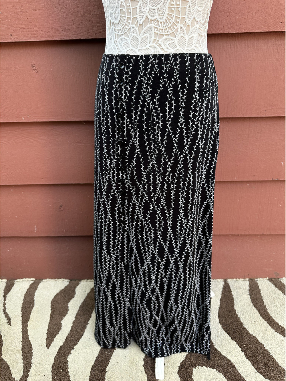 Briggs New York Vintage Black and White Abstract Pattern Midi Skirt